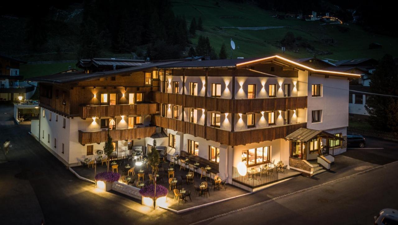 First Mountain Hotel Oetztal レンゲンフェルト エクステリア 写真