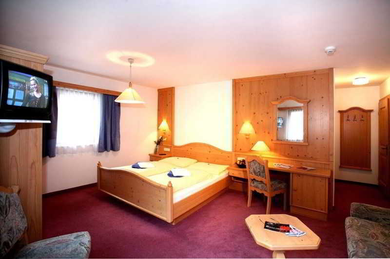 First Mountain Hotel Oetztal レンゲンフェルト エクステリア 写真